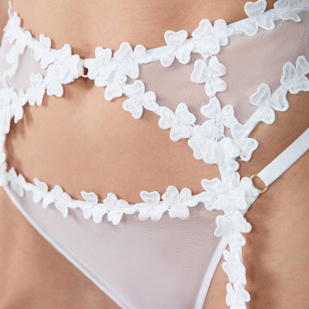 ETAM Embroidered Floral Tulle I LOVE YOU White Garter Belt Medium M NWT